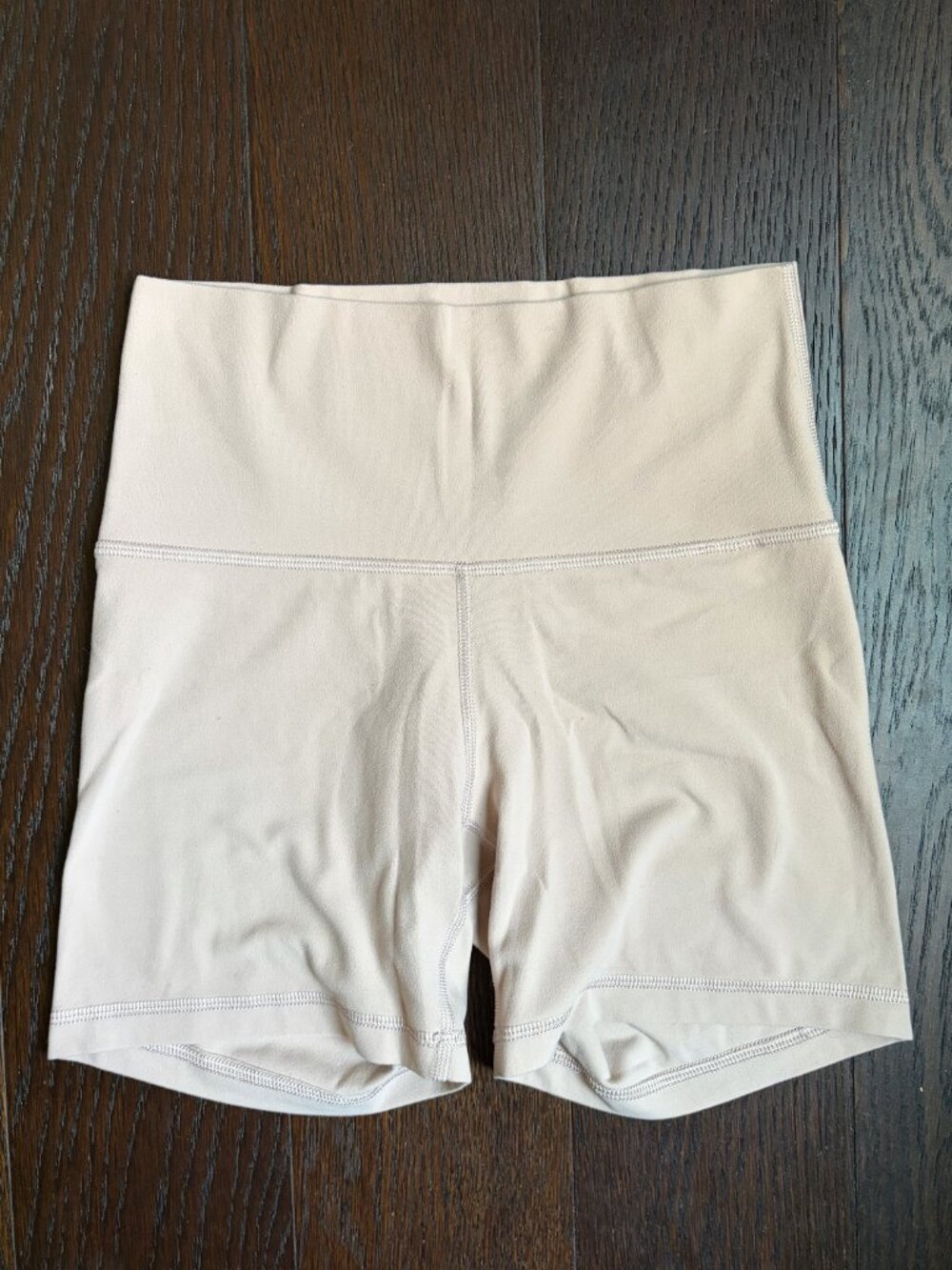 Aritzia TnAction 5” Biker Shorts (Taupe / Beige) - Small